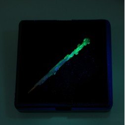 Opale hyalite sur rutile - Novo Horizonte, Bahia, Brésil