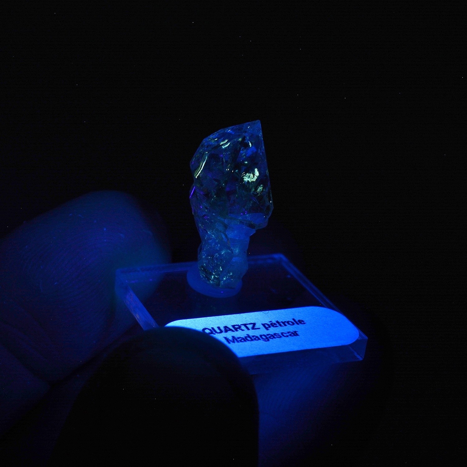 Firefly quartz with petroleum inclusions - Madirobe, Besalampy district, Melaky region, Madagascar