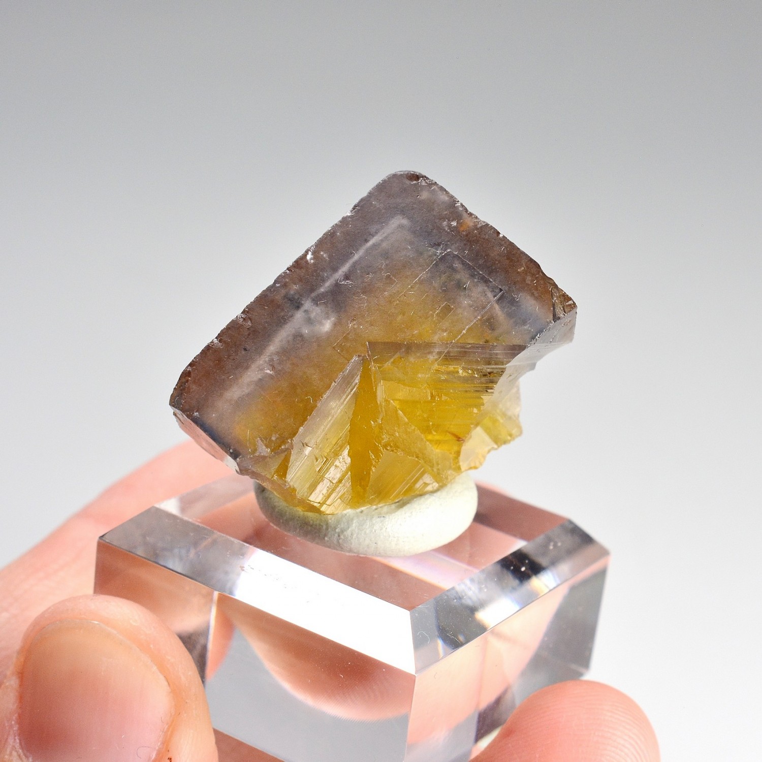 Fluorite - Yellow vein, Valzergues, Aveyron, France