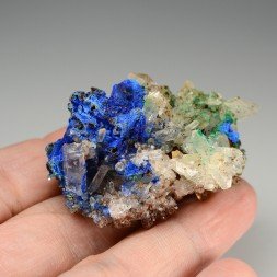 Azurite psm tétraèdrite & quartz- Mine à Giraud (La Gardette), Isère, France.