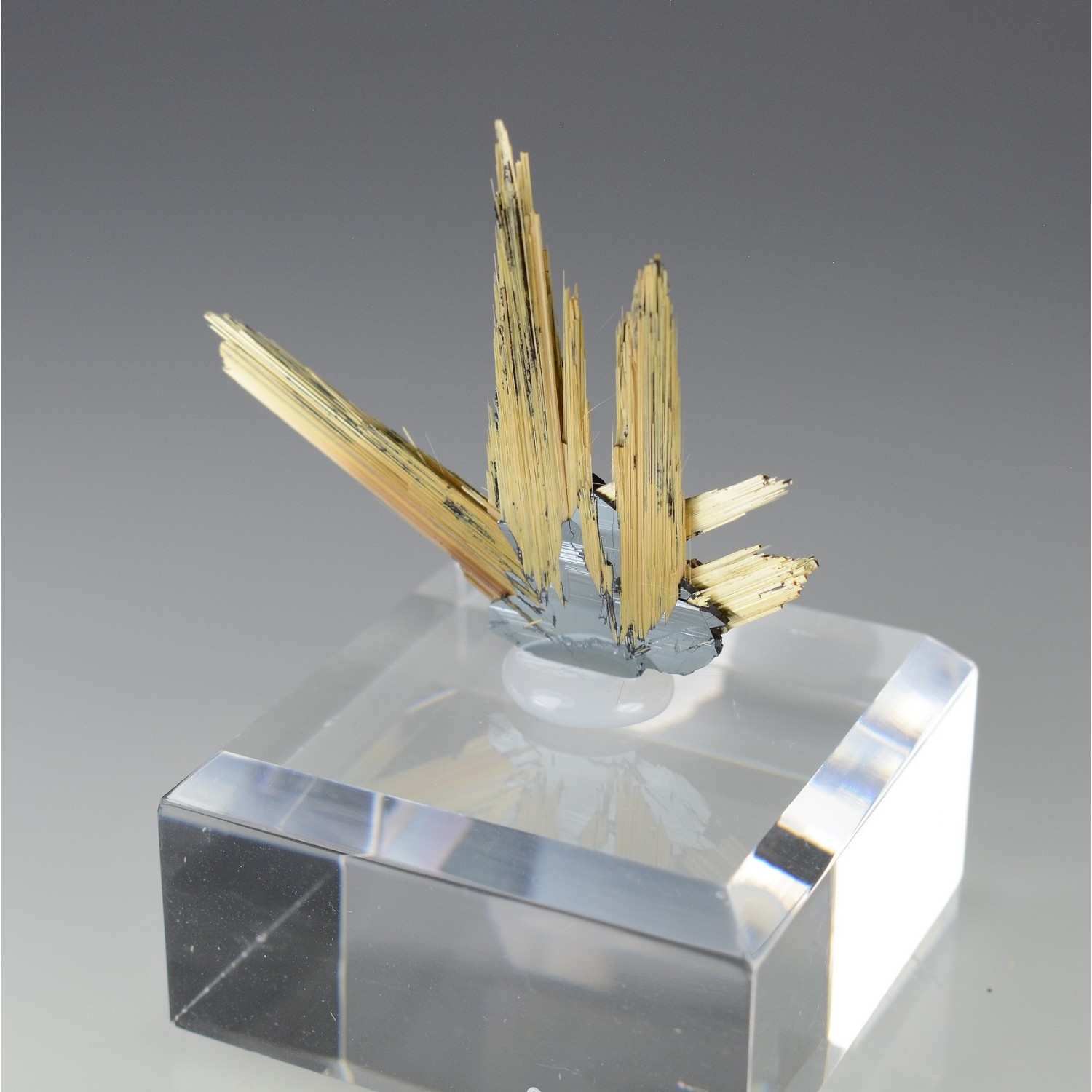 Rutile and hematite - Novo Horizonte, Bahia, Brazil