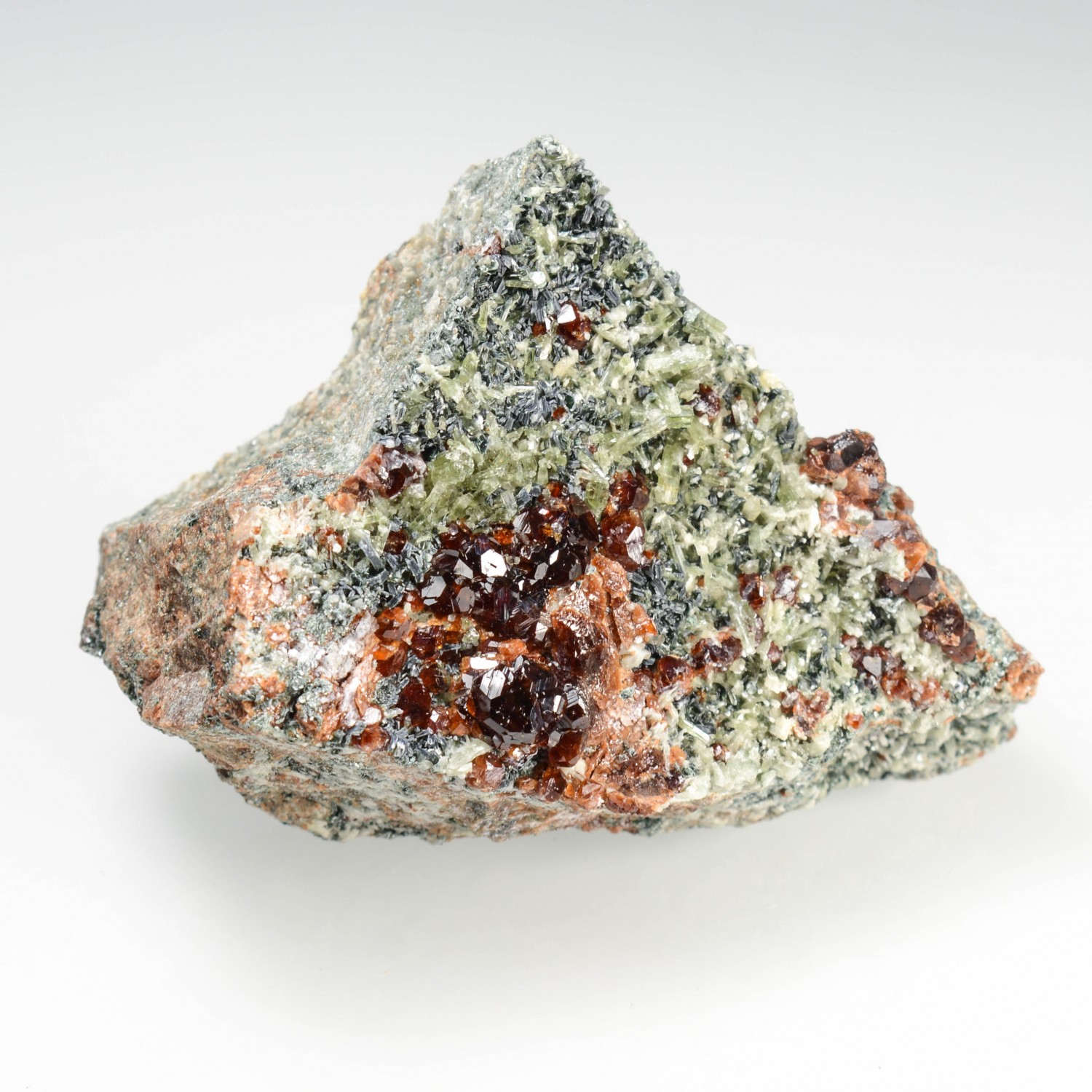 Grenat, clinochlore et diopside - Rodingites italiennes, Piémont/Vallée d'Aoste, Italie