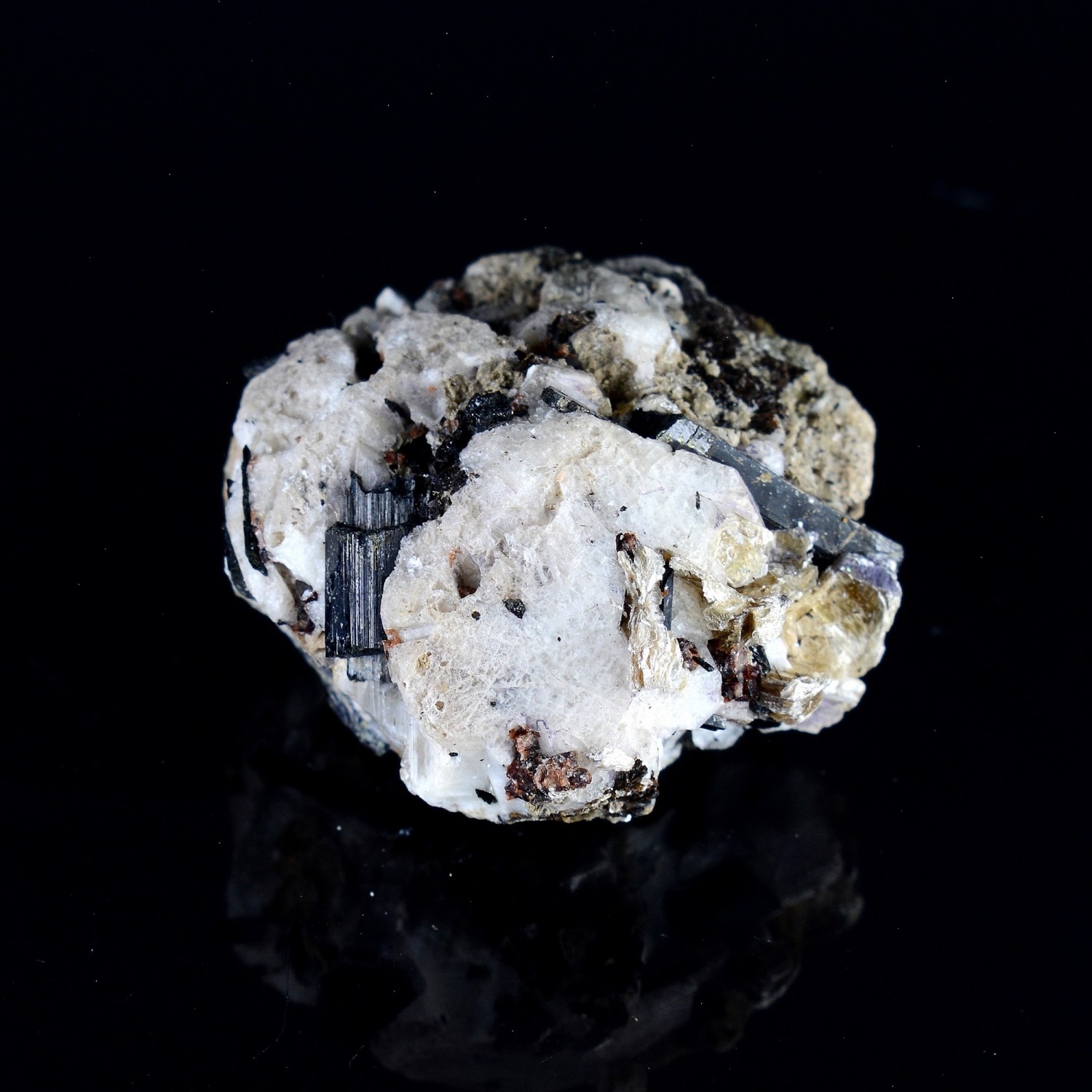 Aegerine, analcime, muscovite - Mont Saint Hilaire, Quebec, Canada