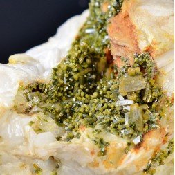 Pyromorphite on barite - Farges mine, Ussel, Corrèze, France
