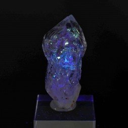 Quartz luciole à inclusions de pétrole - Madirobe, district de Besalampy, Région de Melaky, Madagascar