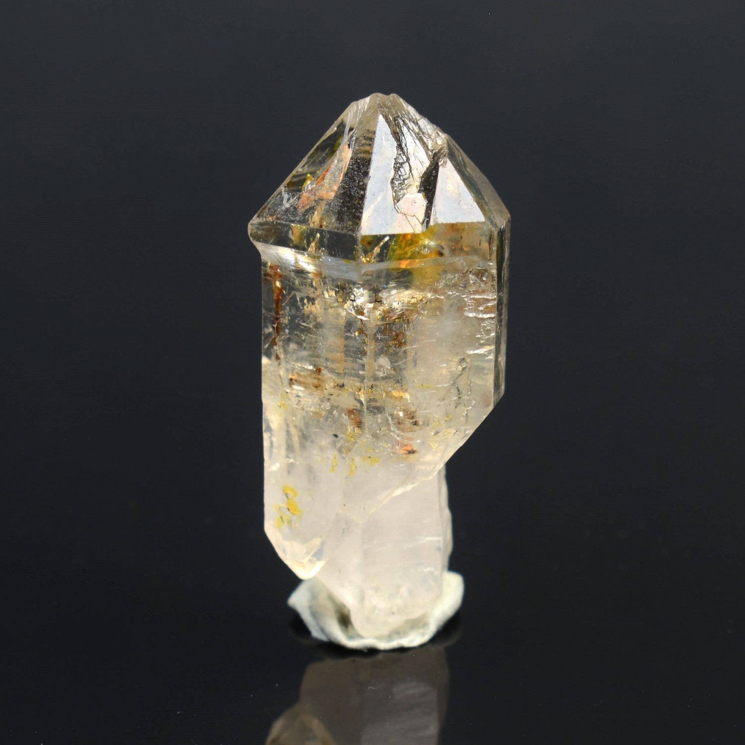 Quartz luciole à inclusions de pétrole - Madirobe, district de Besalampy, Région de Melaky, Madagascar