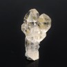 Quartz sceptré d'une belle brillance à inclusions d'hydrocarbures, notamment de pétrole, très fluorescent aux Uvs.