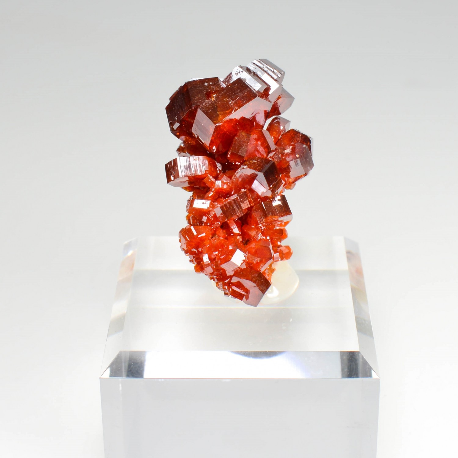 Vanadinite sur barytine - District minier de Mibladen, Maroc