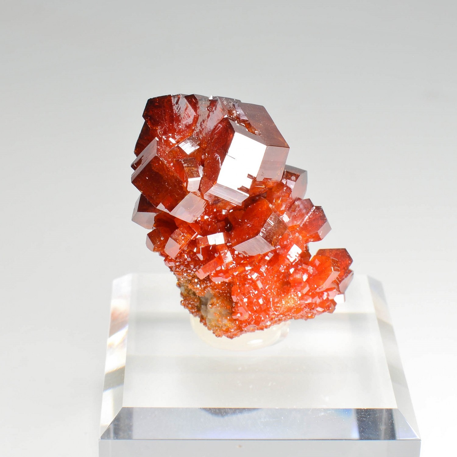 Vanadinite sur barytine - District minier de Mibladen, Maroc