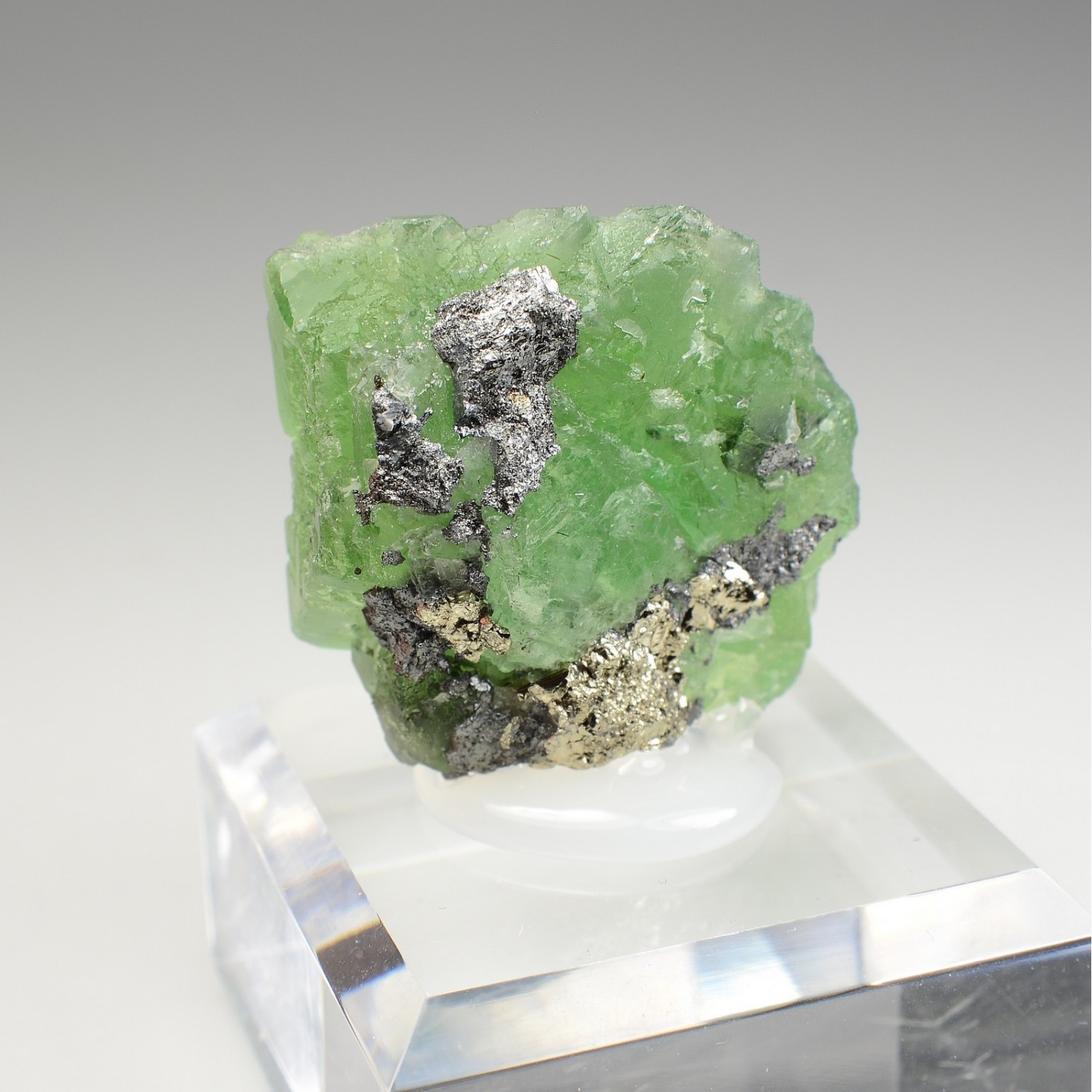 Green fluorite and sphalerite - Milpo mine, Atococha, La Libertad, Peru