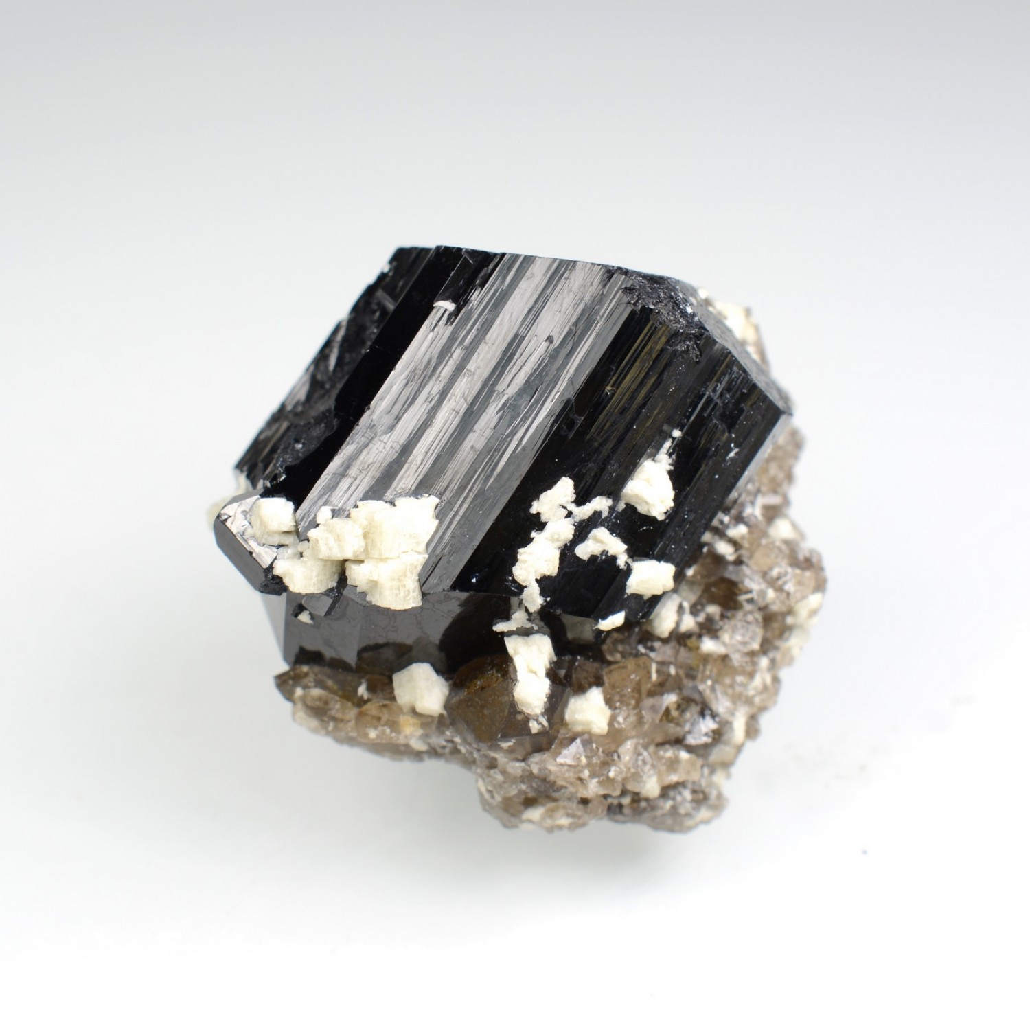 Tourmaline schorl - Montagnes d'Erongo, Namibie