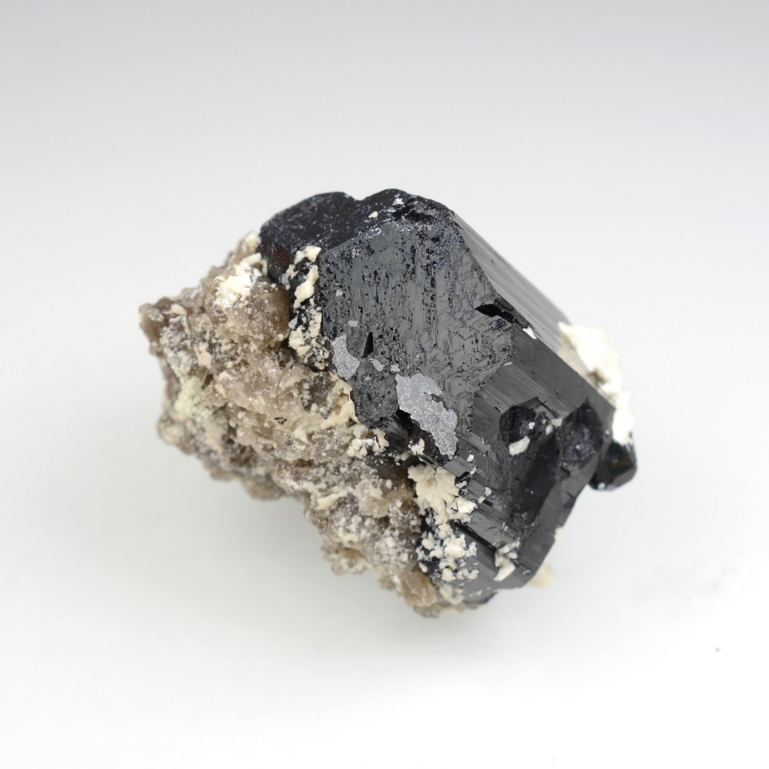 Tourmaline schorl - Montagnes d'Erongo, Namibie