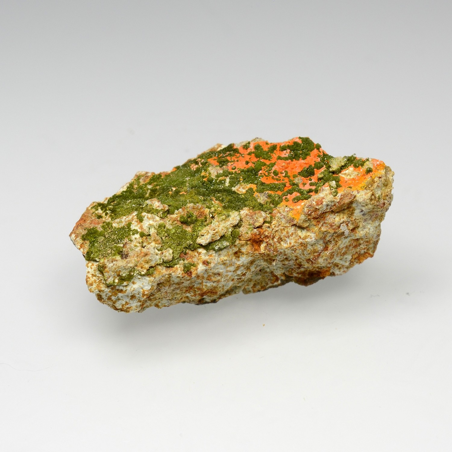 Pyromorphite and crocoïte - Nontron, Dordogne, France