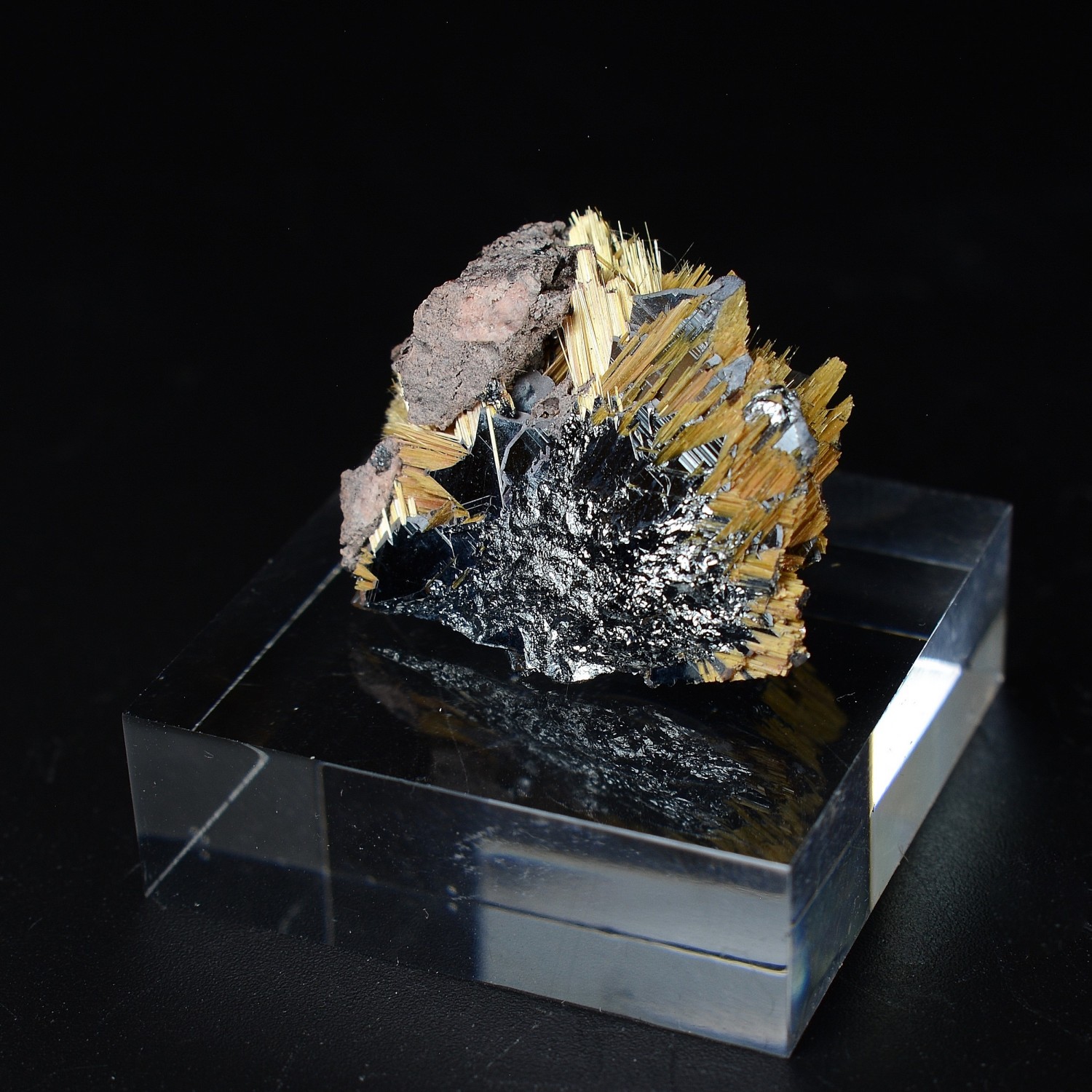 Rutile and hematite - Novo Horizonte, Bahia, Brazil