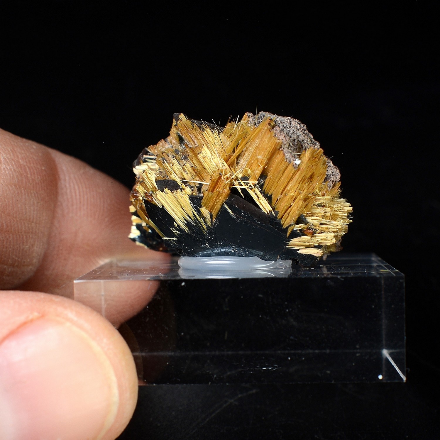 Rutile and hematite - Novo Horizonte, Bahia, Brazil