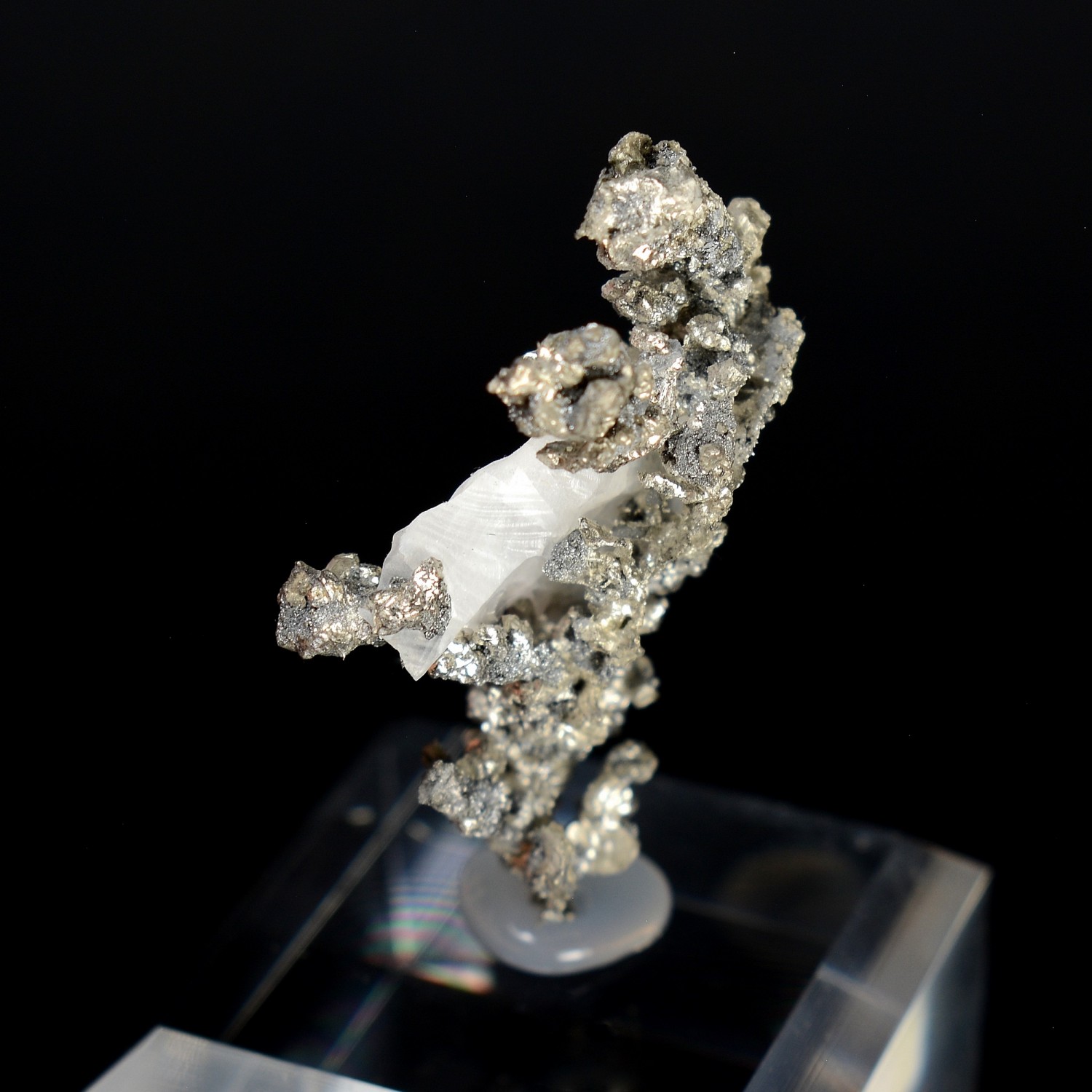 Argent natif sur calcite - Mine Bouismas, Bou-Azzer, Maroc