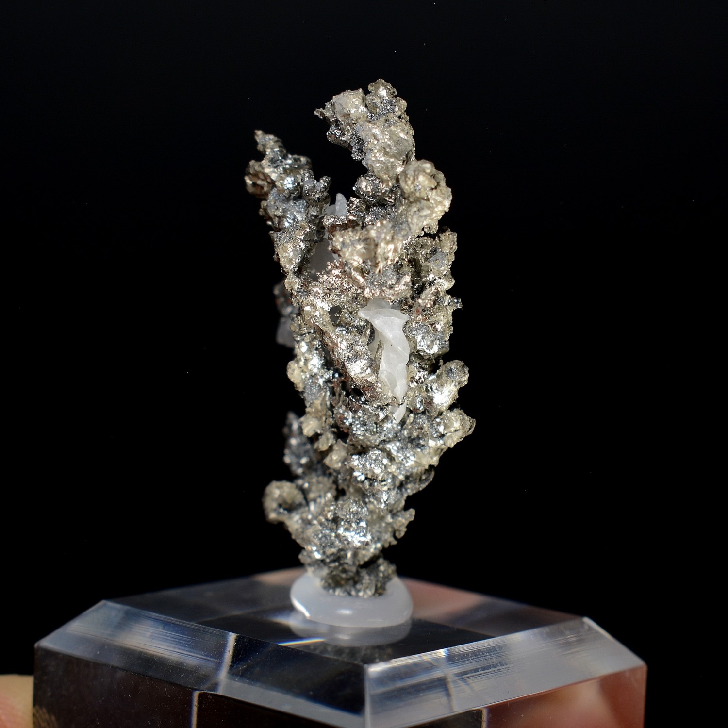 Argent natif sur calcite - Mine Bouismas, Bou-Azzer, Maroc