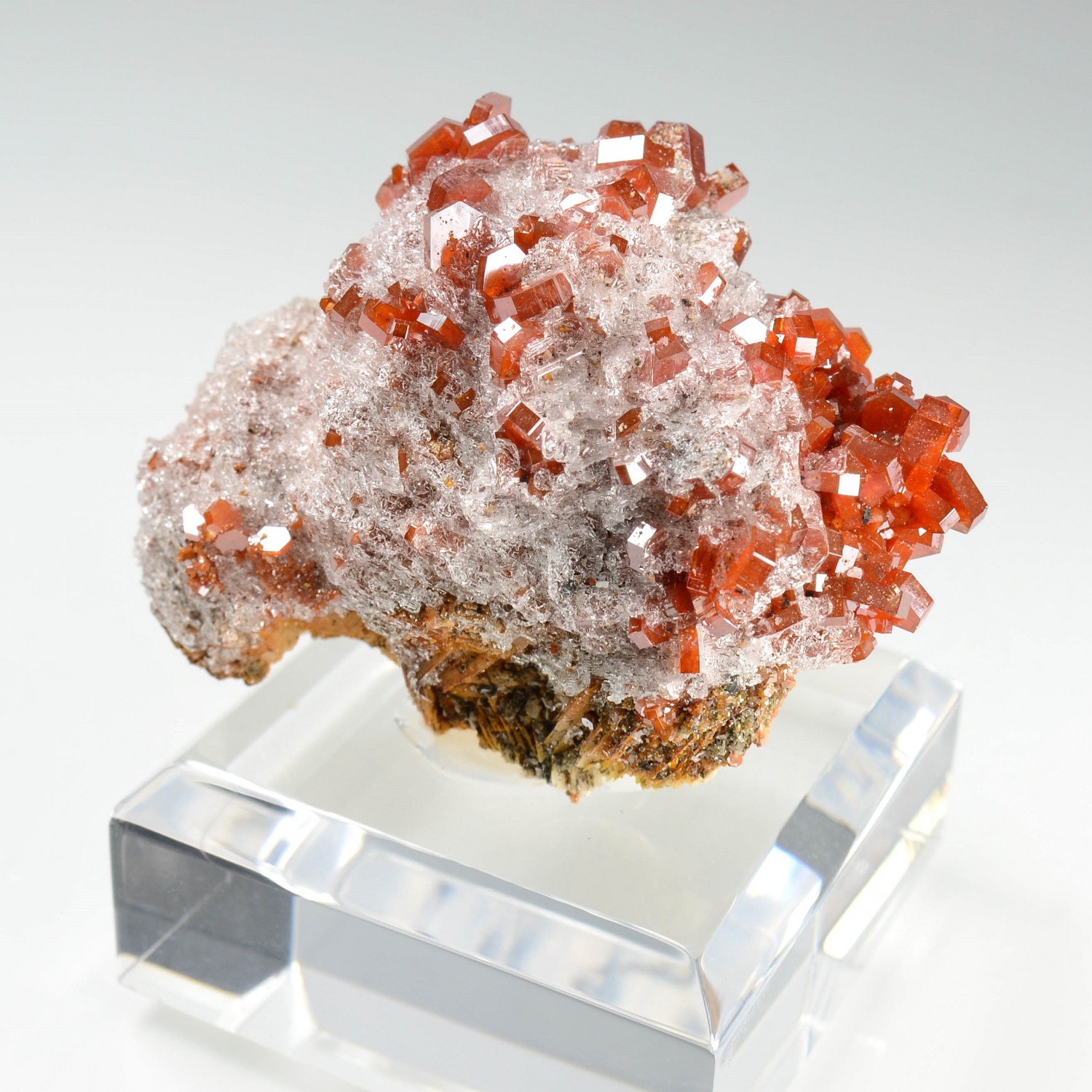 Vanadinite et gypse - District minier de Mibladen, Maroc