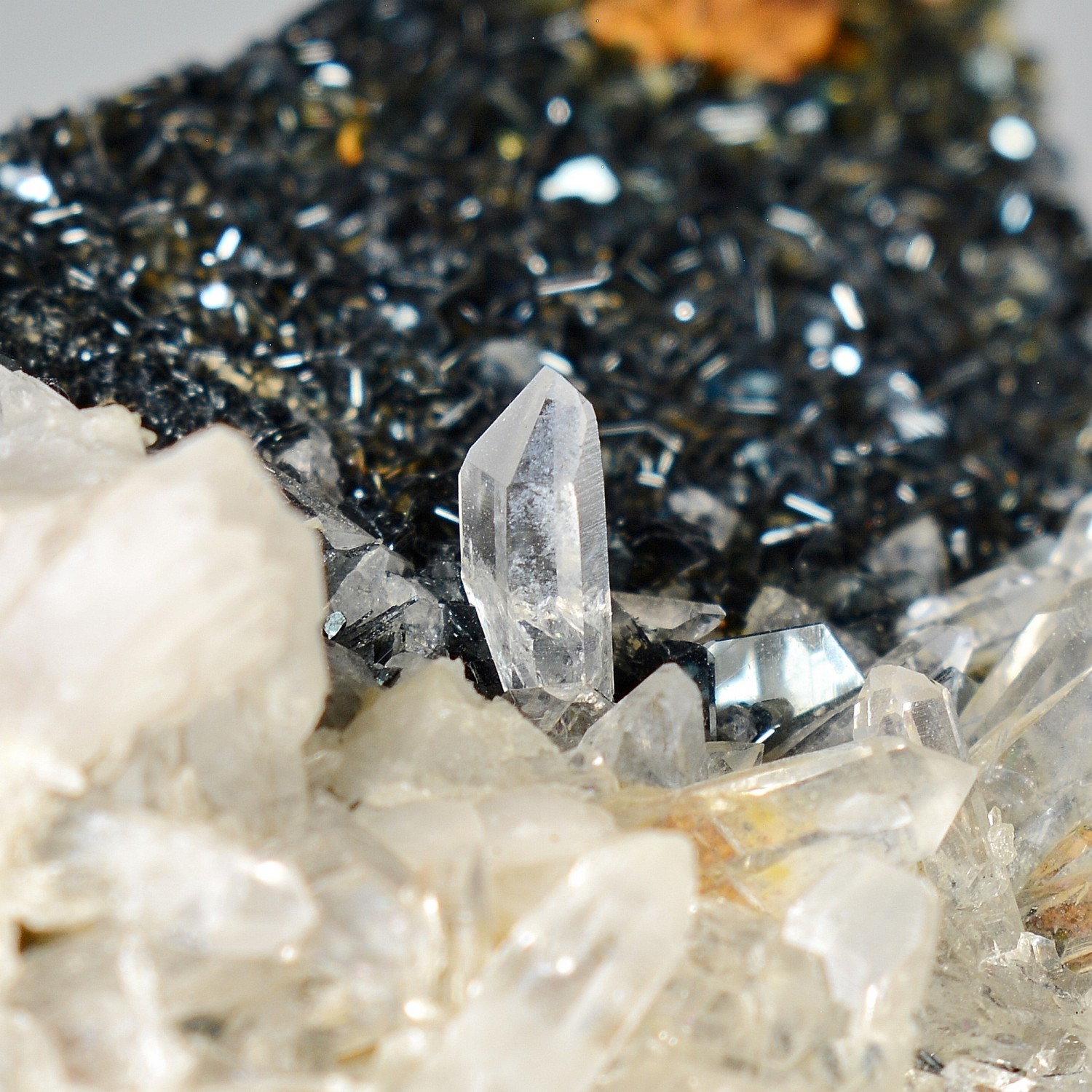 Hématite, quartz, sidérite - Glacier de Sarenne, l'Alpe d'Huez, Isère, France.