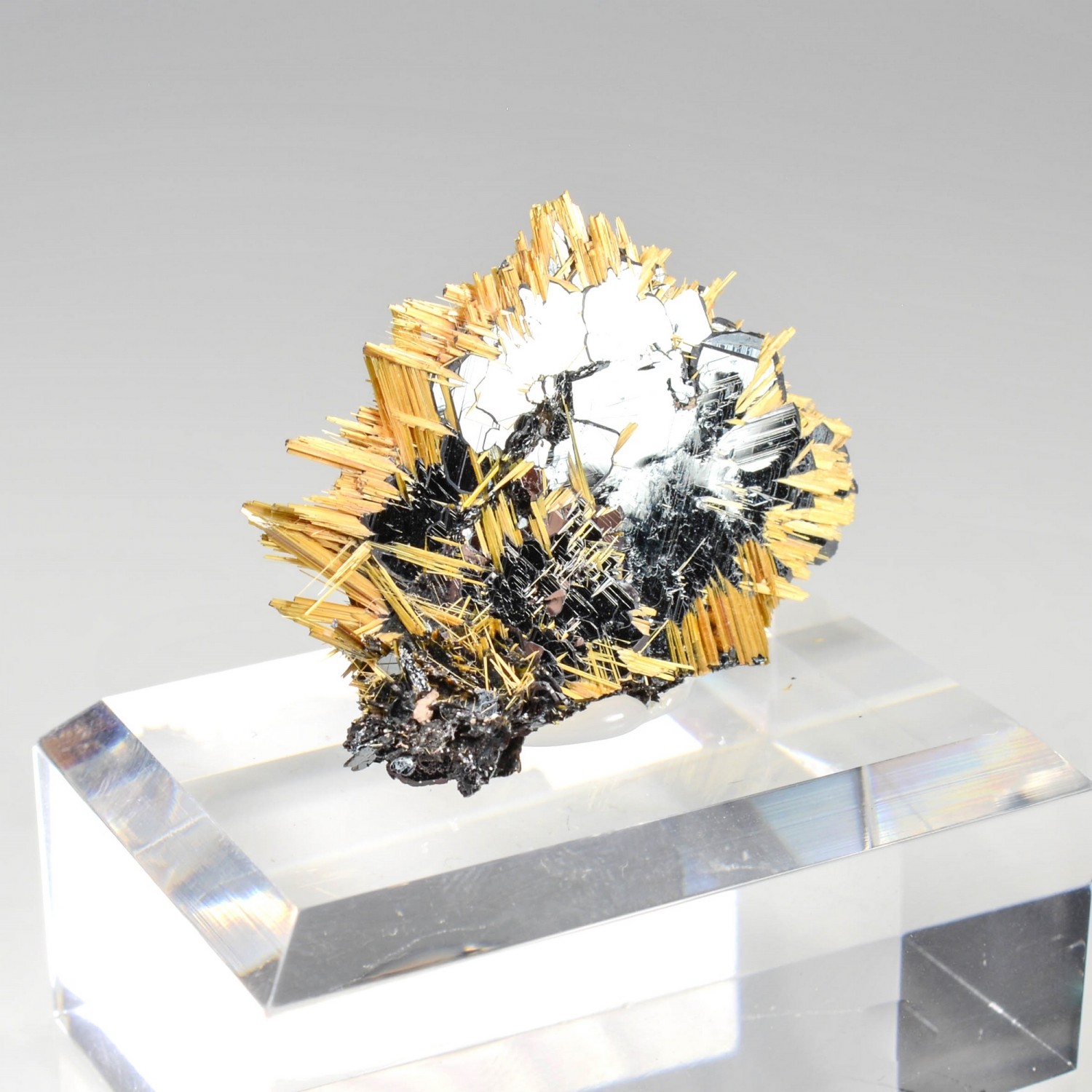 Rutile et hématite - Novo Horizonte, Bahia, Brésil