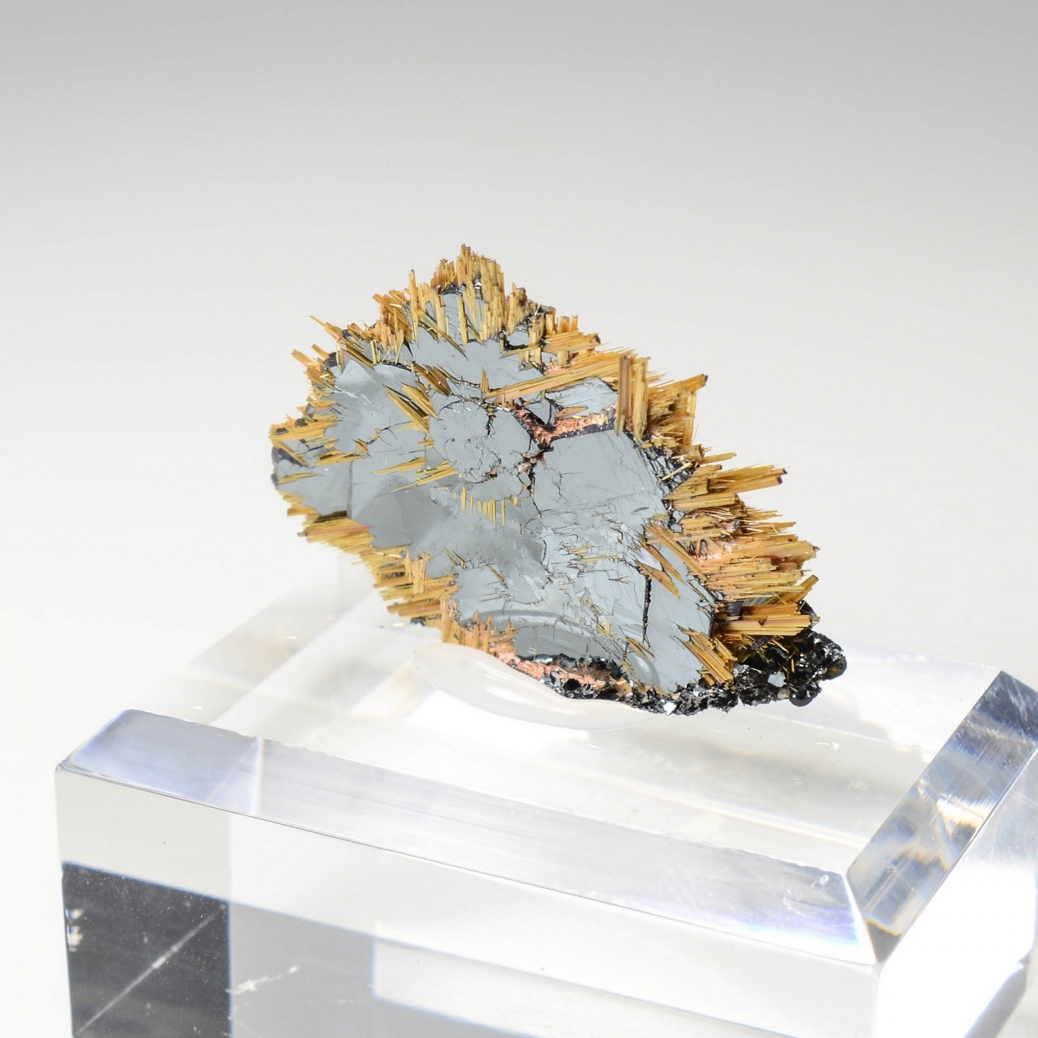 Rutile and hematite - Novo Horizonte, Bahia, Brazil