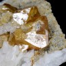 Scheelite, goshenite - Monts Xuebaoding, Pingwu, Sichuan, Chine