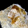 Scheelite, goshenite - Monts Xuebaoding, Pingwu, Sichuan, Chine