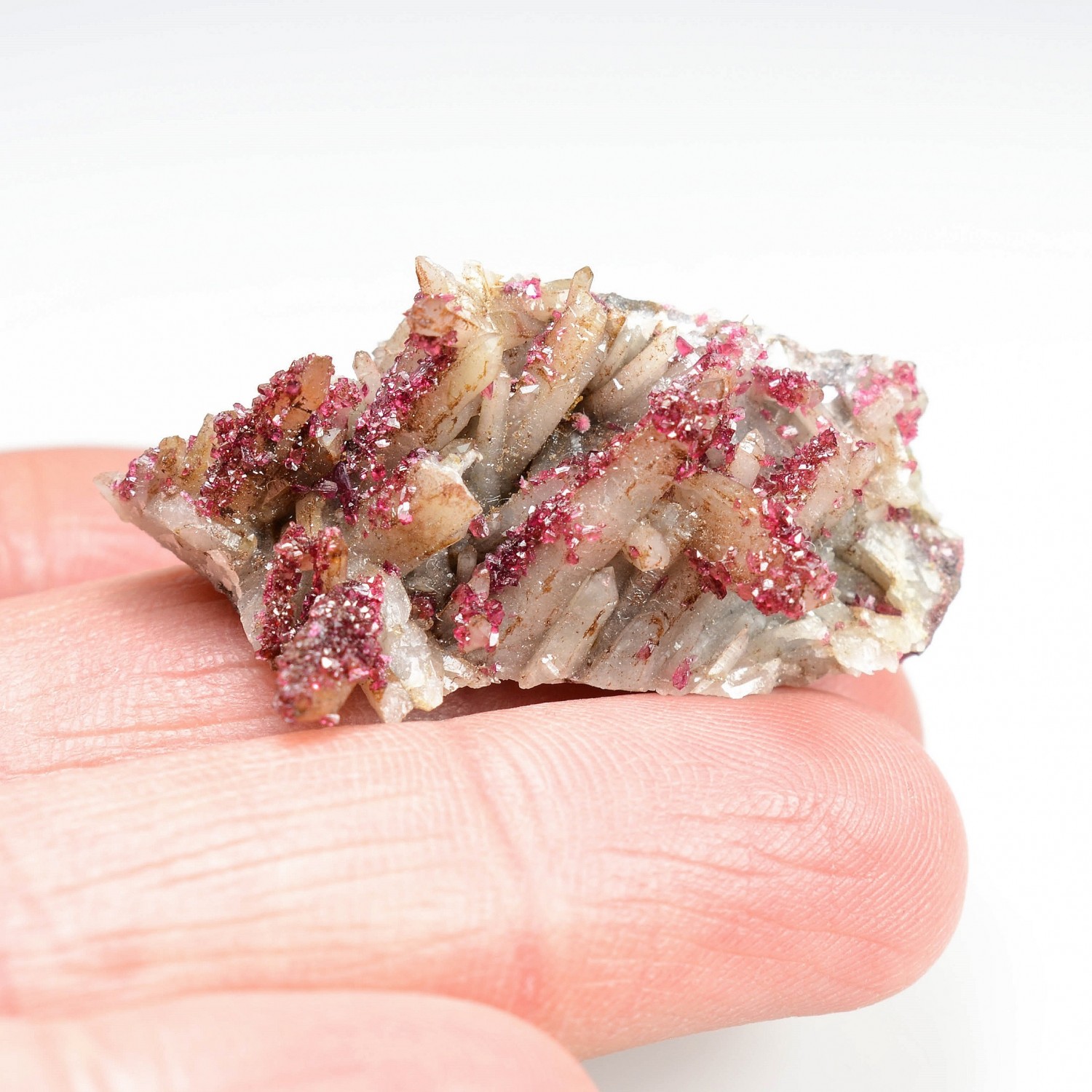 Roselite on quartz - Bou-Azzer district, Morocco