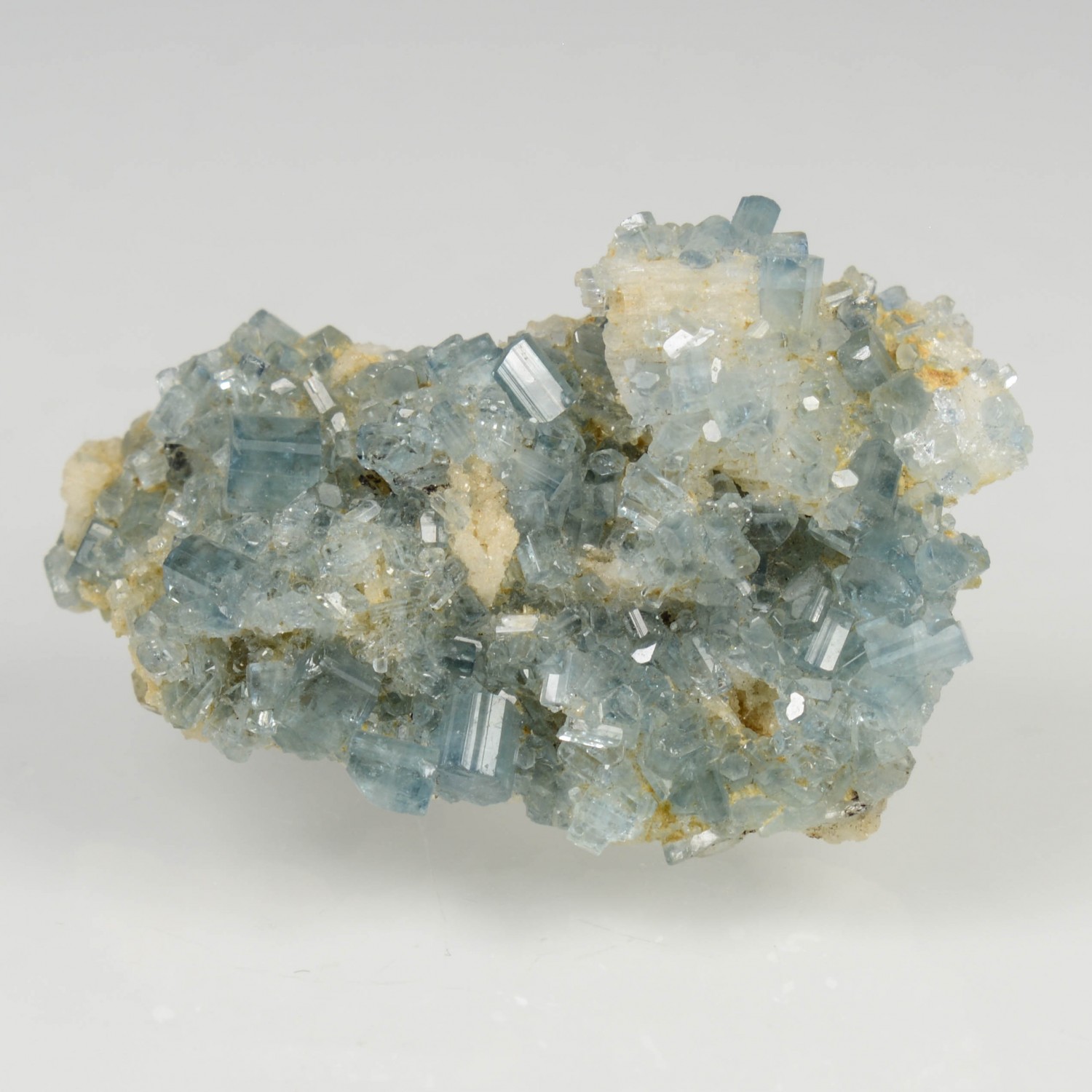 Apatite and cleavelandite - Golconda mine, Minas Gerais, Brazil