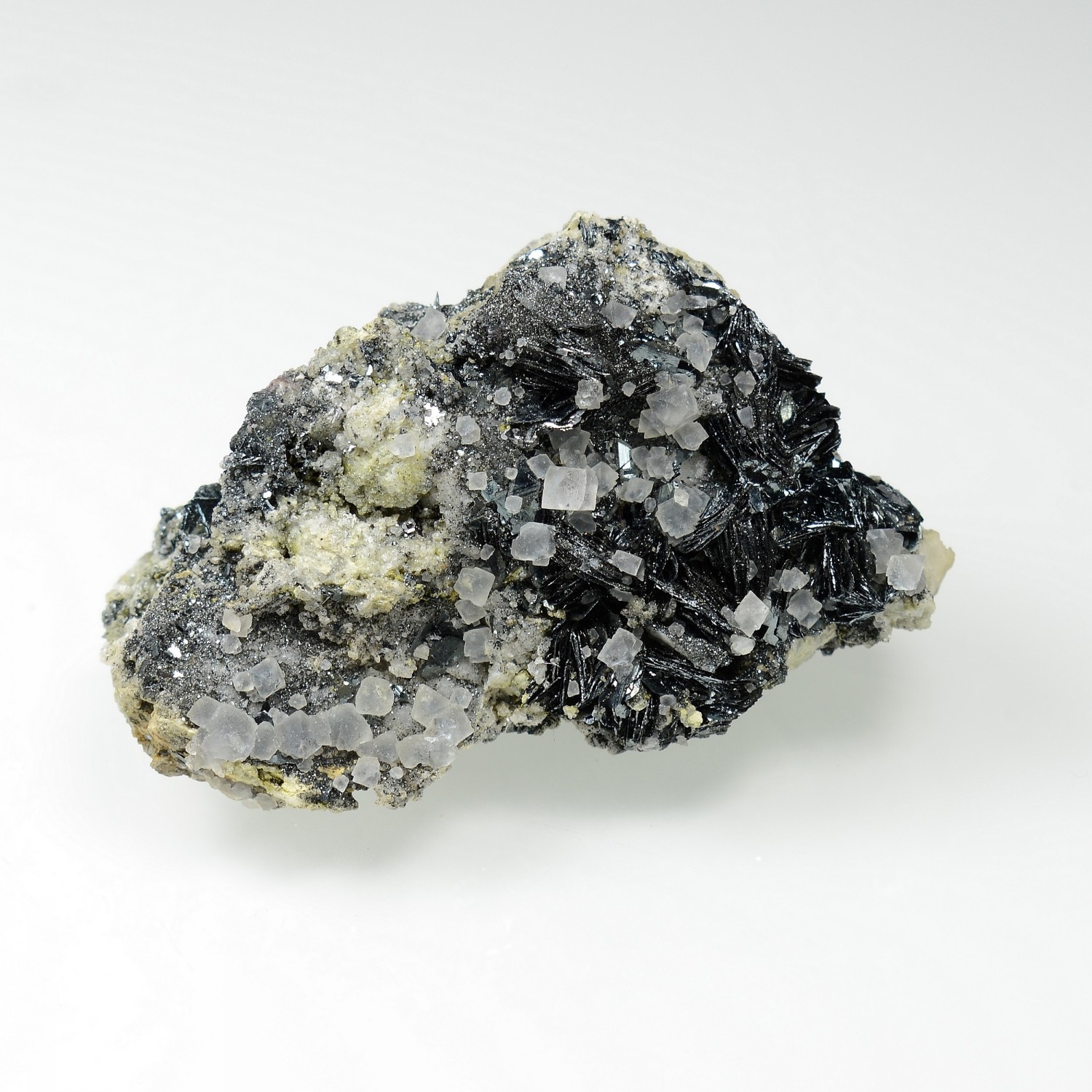 Fluorine et hématite - Face Sud des Droites, massif du Mont-Blanc, Haute-Savoie, France