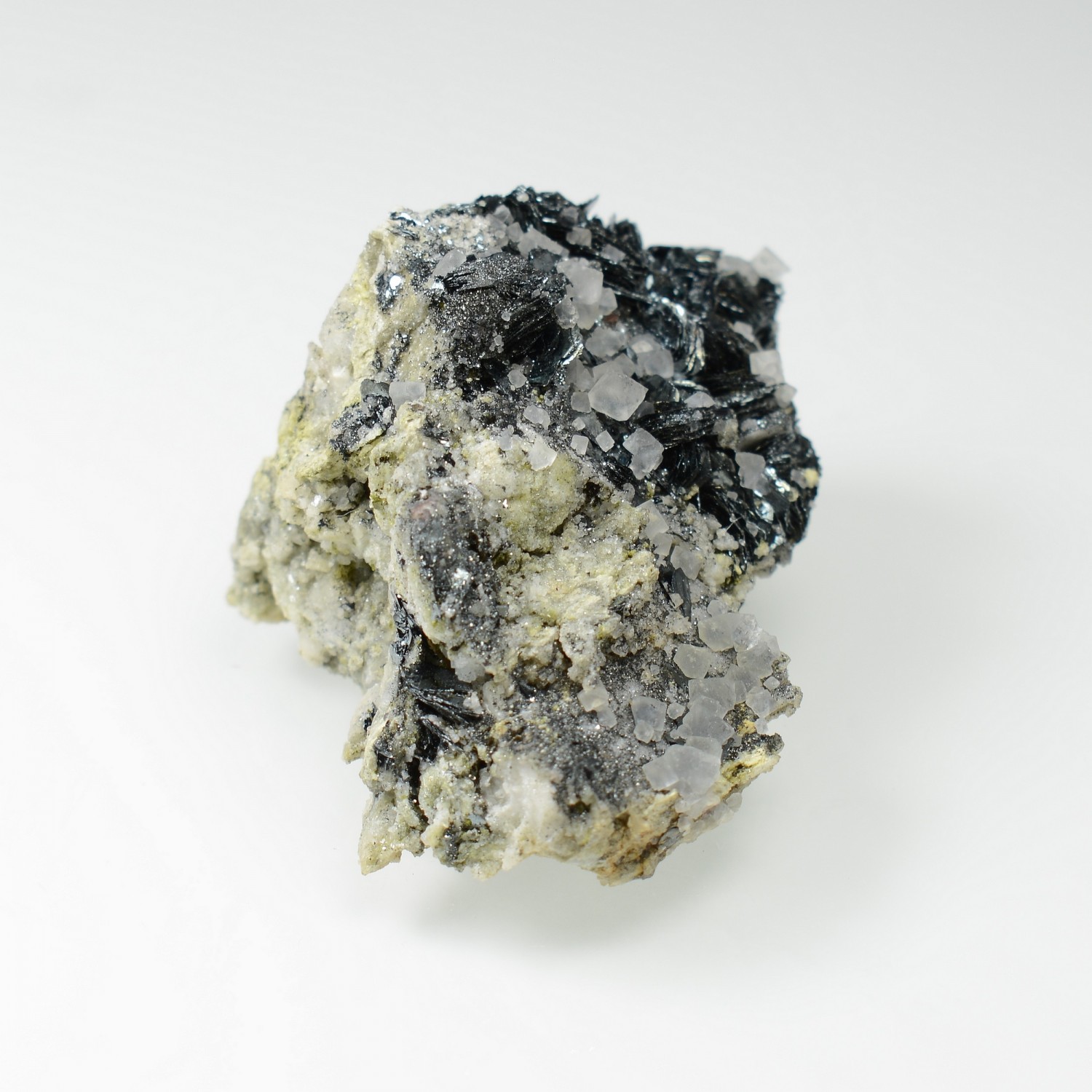 Fluorine et hématite - Face Sud des Droites, massif du Mont-Blanc, Haute-Savoie, France