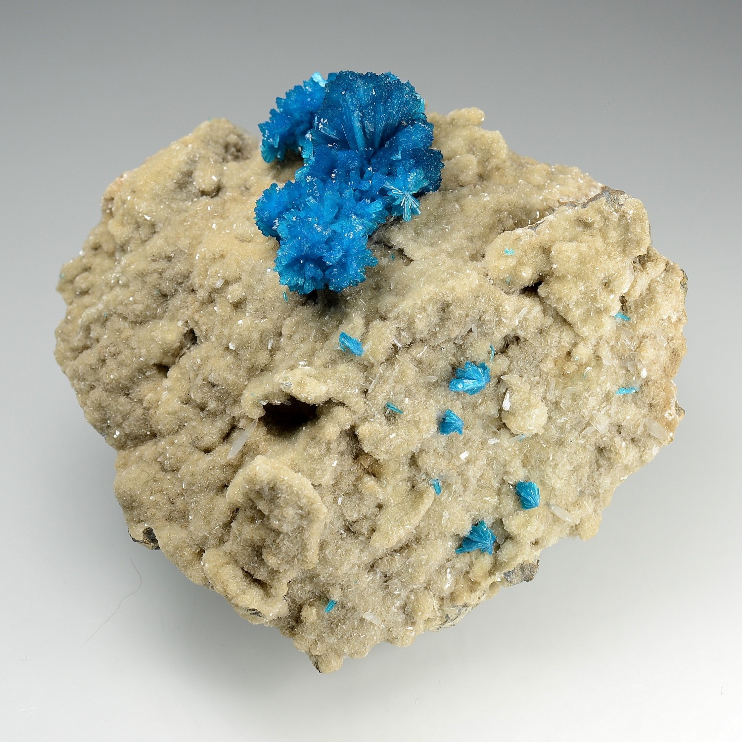 Cavansite on heulandite - Wagholi quarries, Poona, India