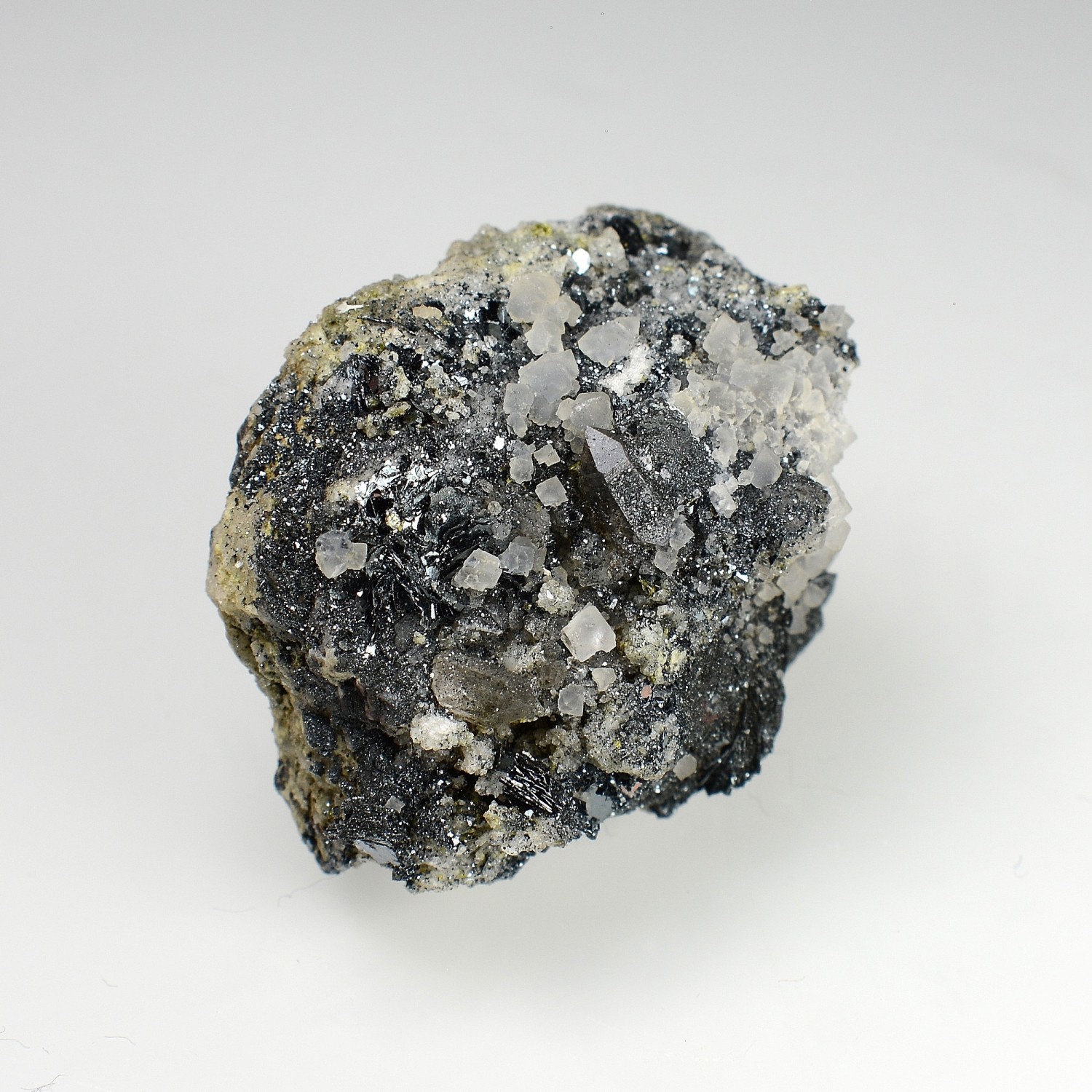 Fluorine et hématite - Face Sud des Droites, massif du Mont-Blanc, Haute-Savoie, France