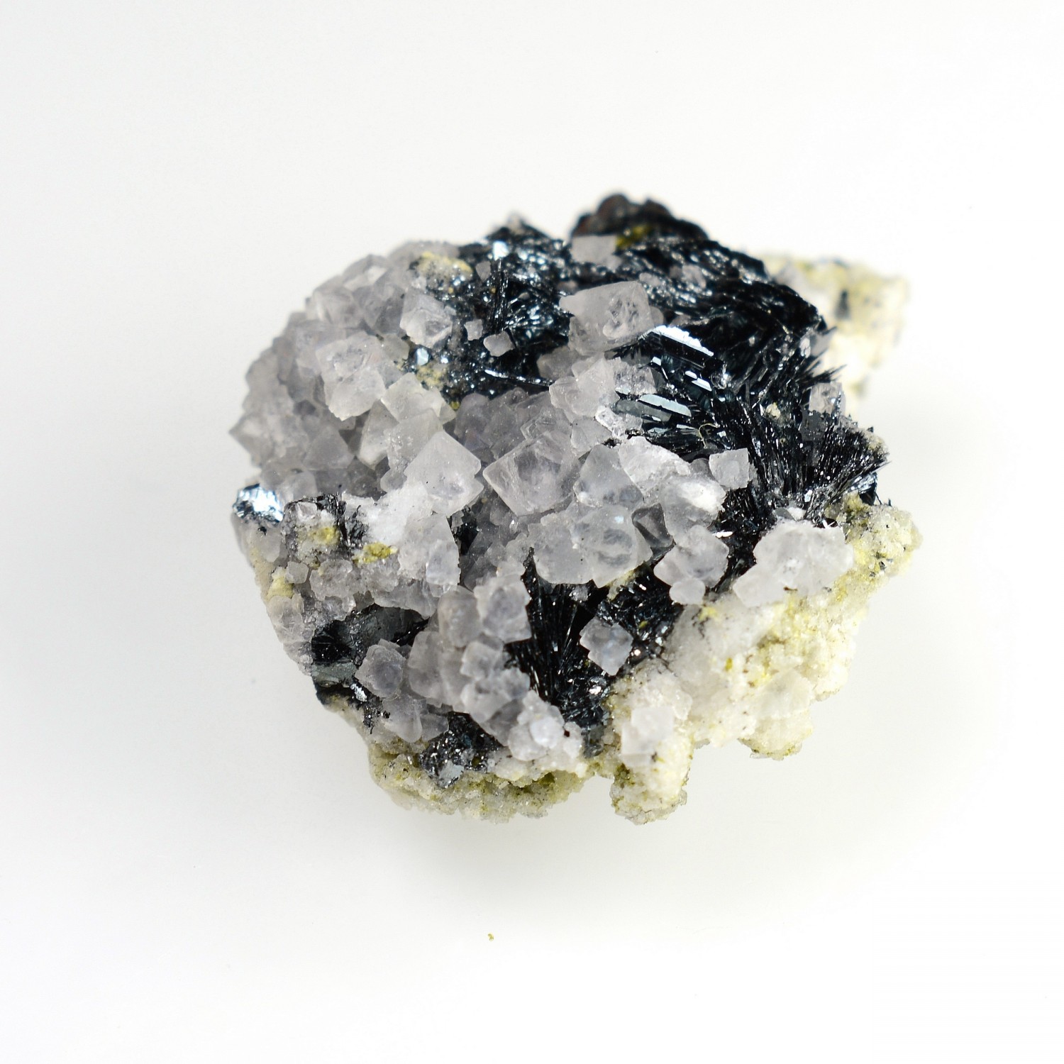 Fluorine et hématite - Face Sud des Droites, massif du Mont-Blanc, Haute-Savoie, France