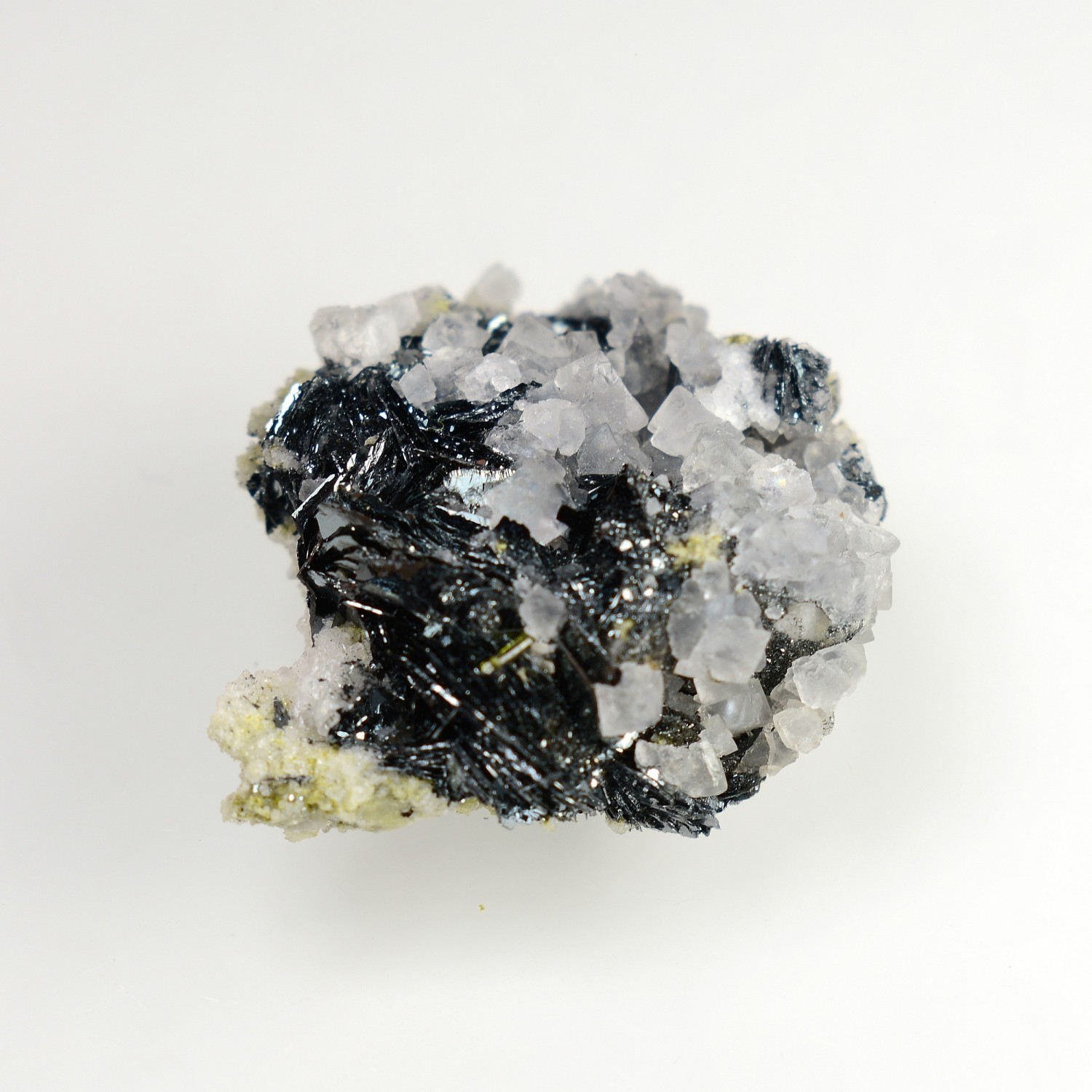 Fluorine et hématite - Face Sud des Droites, massif du Mont-Blanc, Haute-Savoie, France