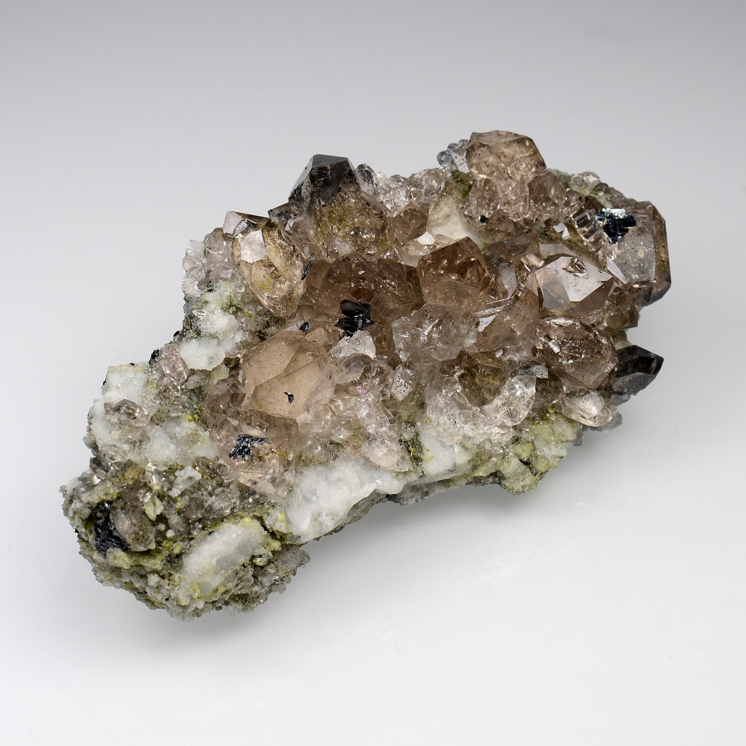 Quartz, fluorine, hématite - Face Sud des Droites, massif du Mont-Blanc, Haute-Savoie, France