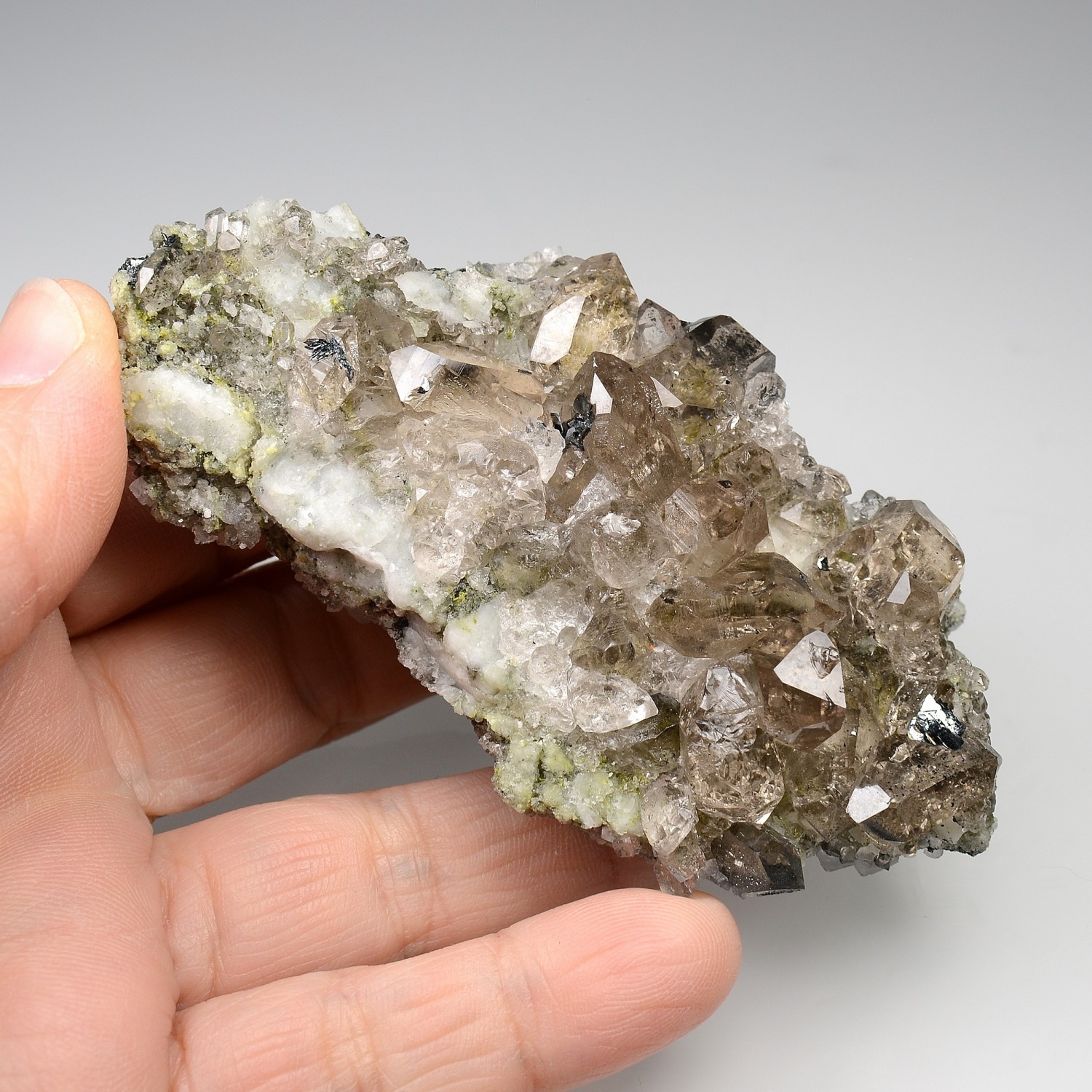 Quartz, fluorine, hématite - Face Sud des Droites, massif du Mont-Blanc, Haute-Savoie, France