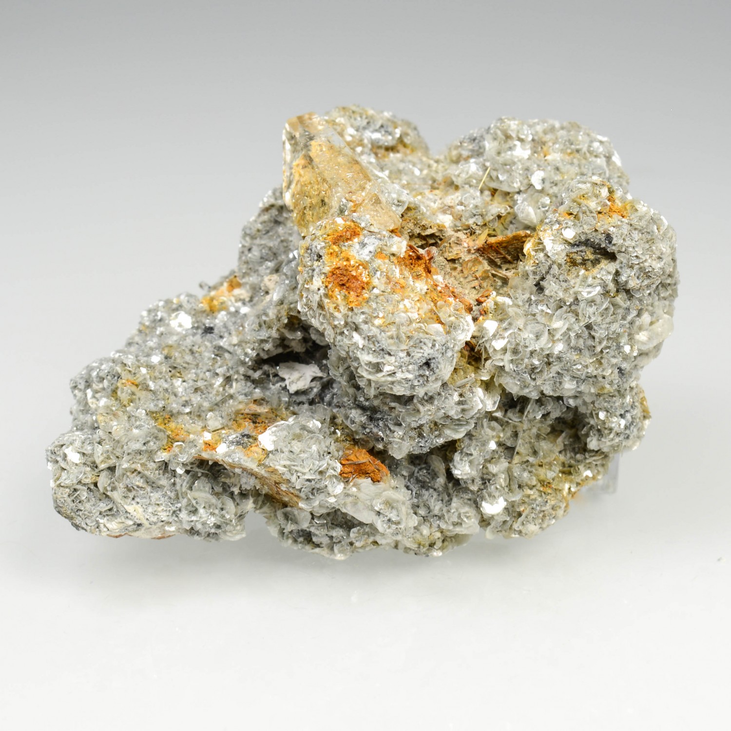 Quart à inclusions de rutile  - Région de Morasco, Val Formazza, Piémont, Italie