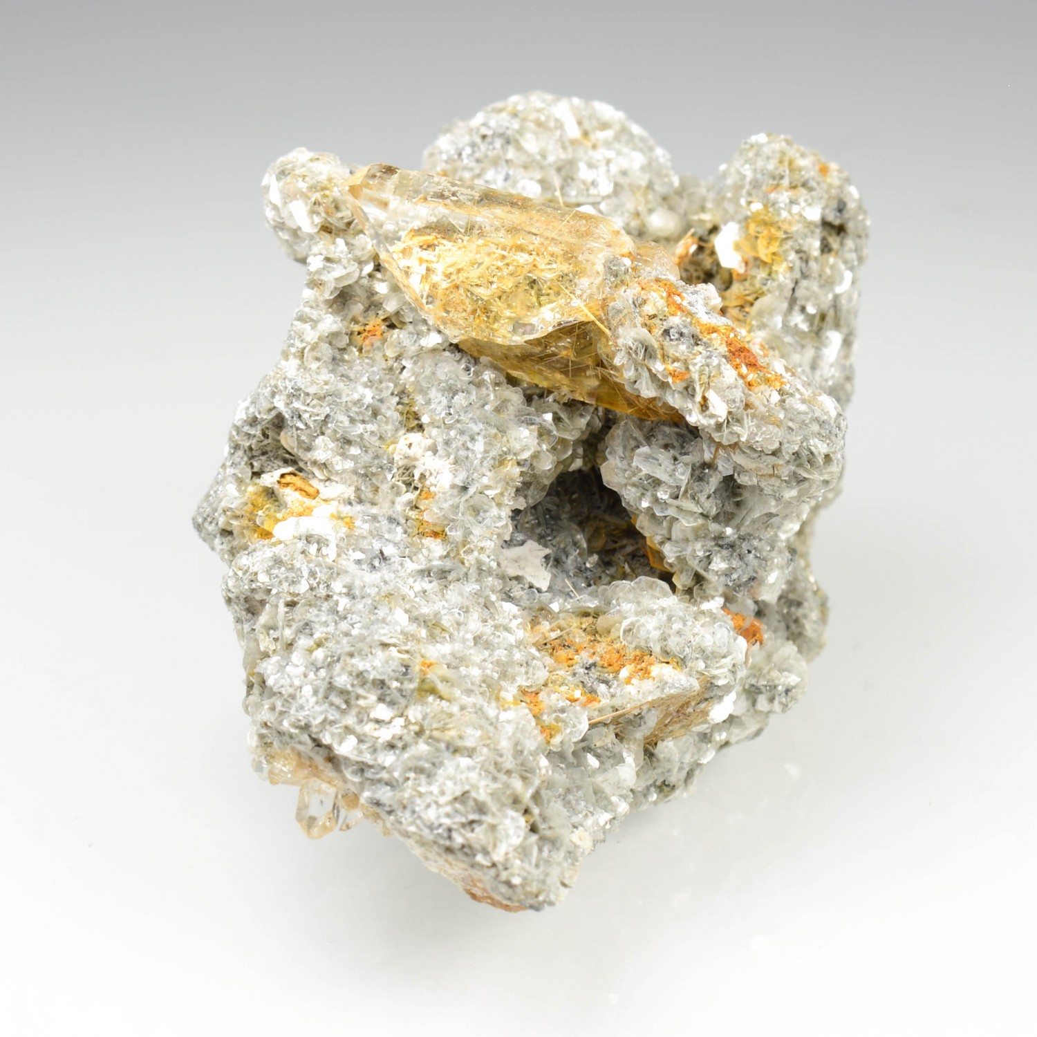 Quart à inclusions de rutile  - Région de Morasco, Val Formazza, Piémont, Italie