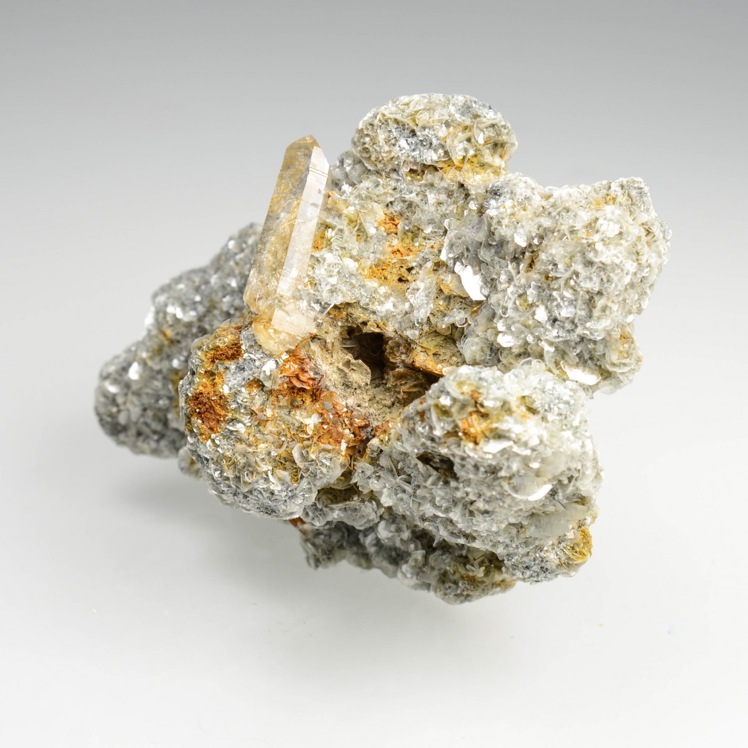 Quart à inclusions de rutile  - Région de Morasco, Val Formazza, Piémont, Italie