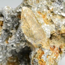 Quart à inclusions de rutile  - Région de Morasco, Val Formazza, Piémont, Italie