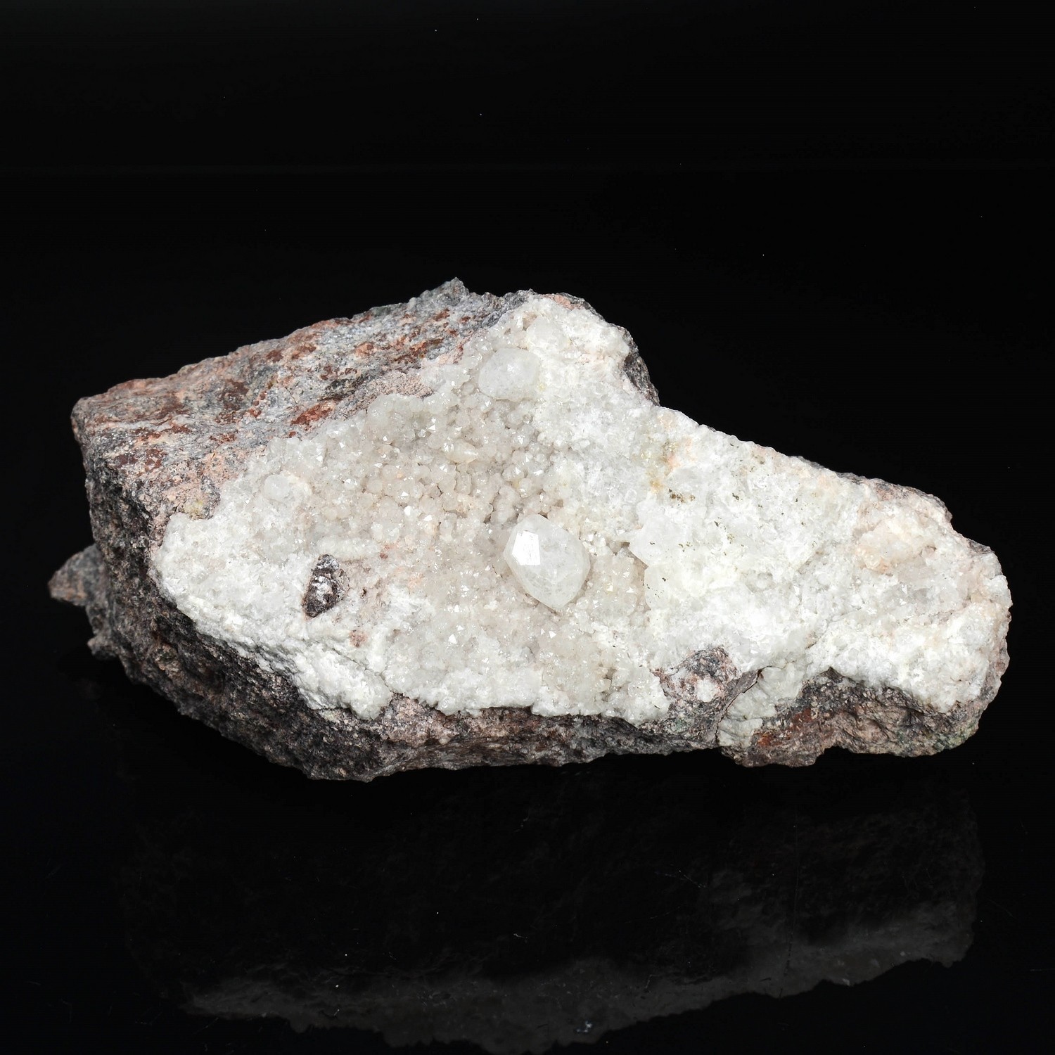 Analcime, quartz - Port d'Agrès, Aveyron, France