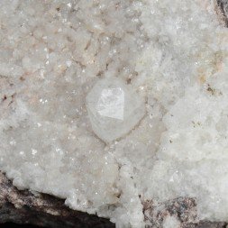 Analcime, quartz - Port d'Agrès, Aveyron, France