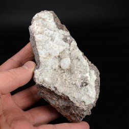 Analcime, quartz - Port d'Agrès, Aveyron, France