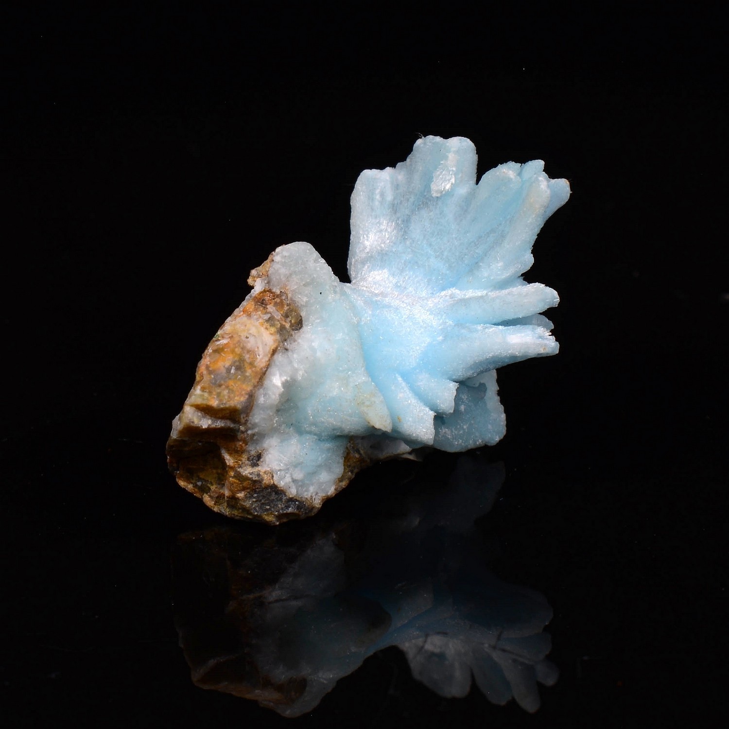 Blue aragonite - Dongshuang mine, Yunan province, China