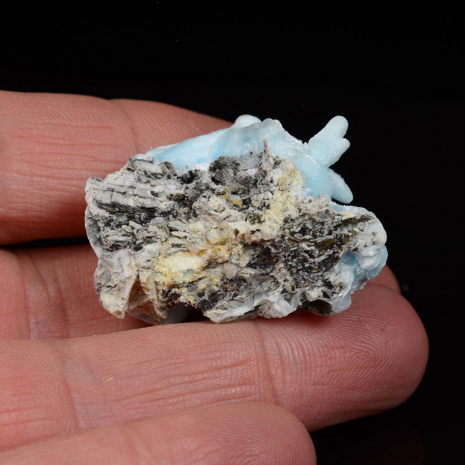 Blue aragonite - Dongshuang mine, Yunan province, China