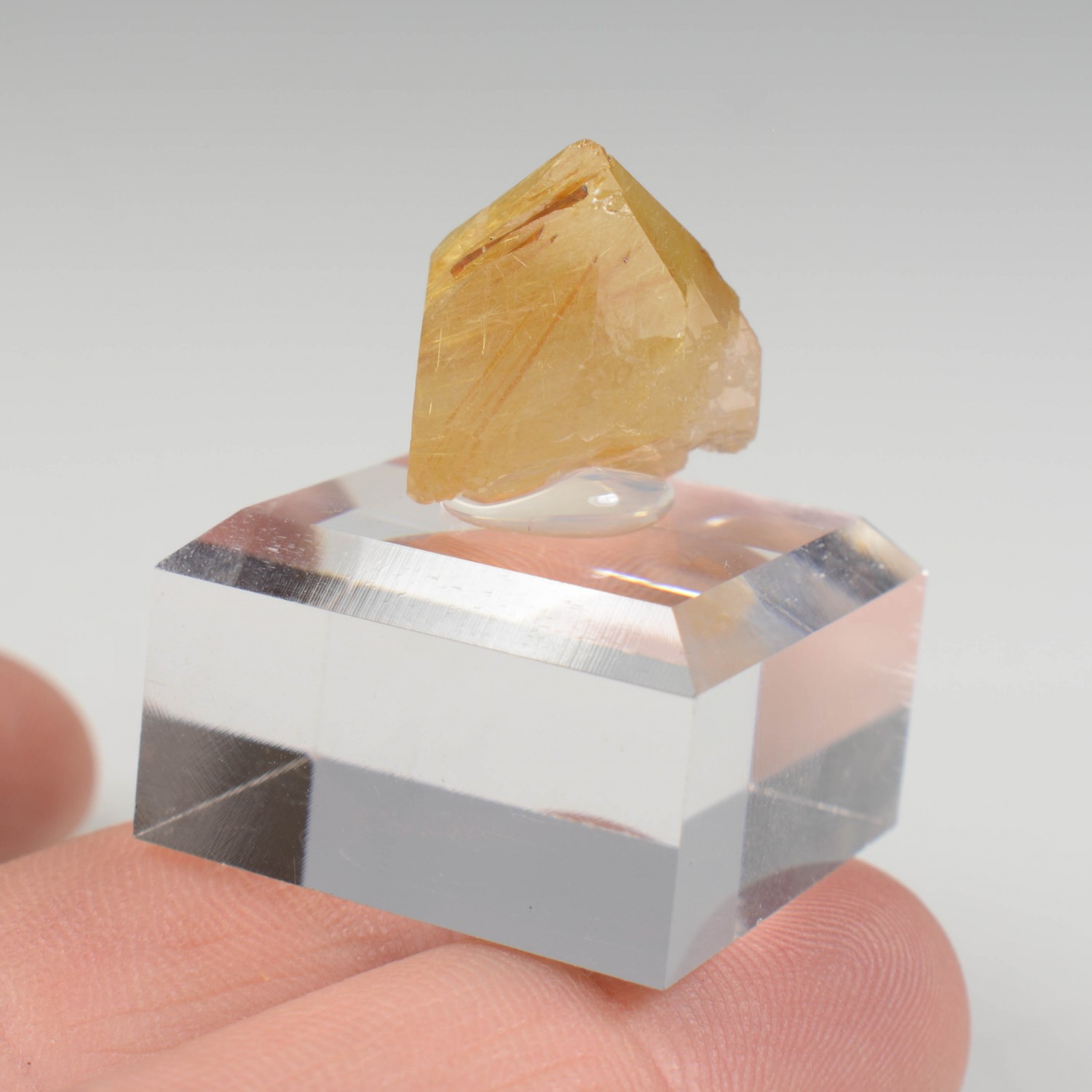 Quartz with rutile inclusions - Novo Horizonte, Bahia, Brazil