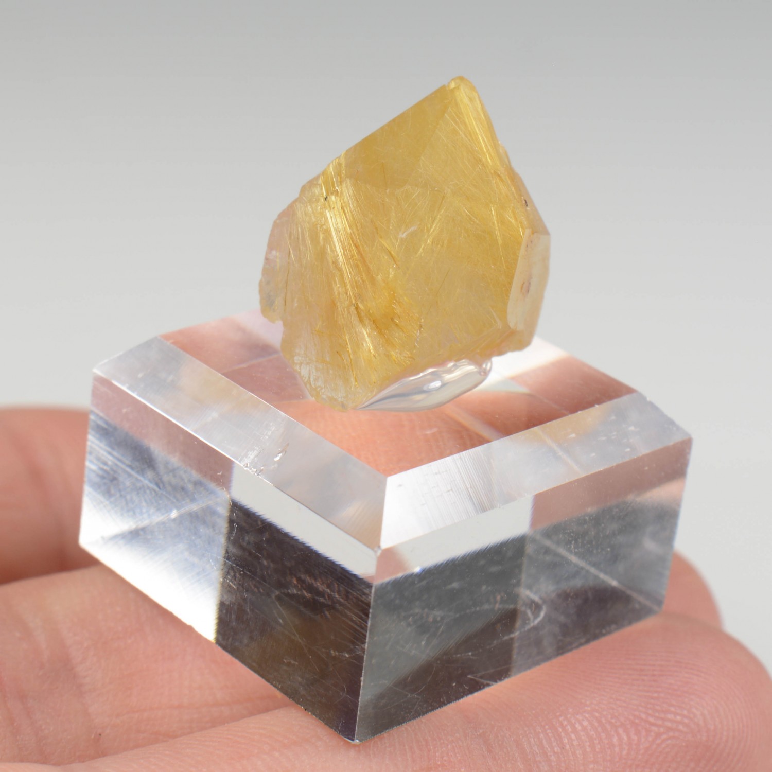 Quartz with rutile inclusions - Novo Horizonte, Bahia, Brazil