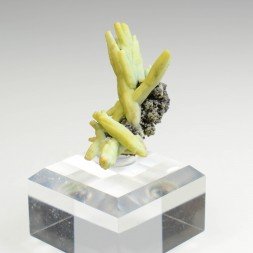 Plumbogummite psm après pyromorphite - Mine Yangshuo, Guilin, Province de Guangxi, Chine