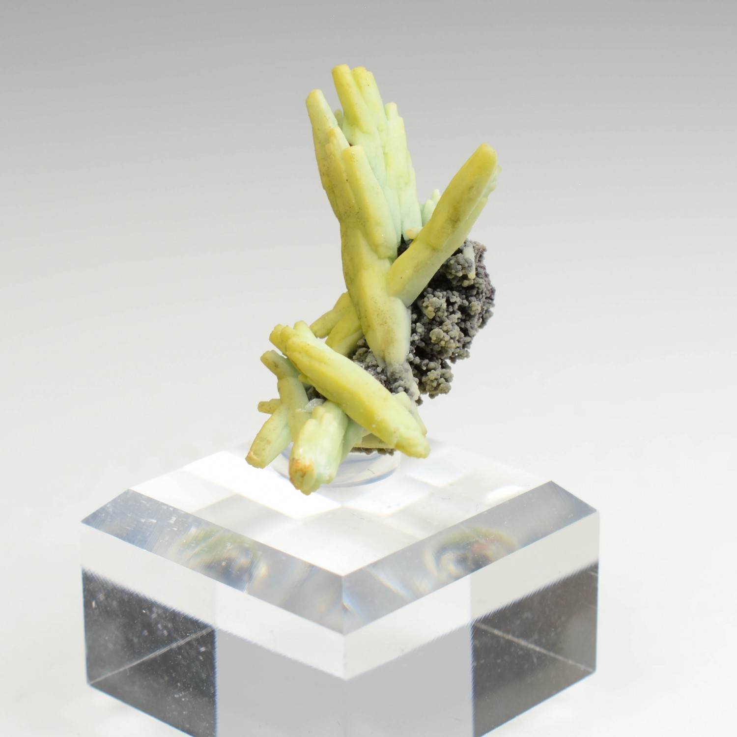 Plumbogummite psm after pyromorphite - Yangshuo Mine, Guilin, Guangxi Province, China